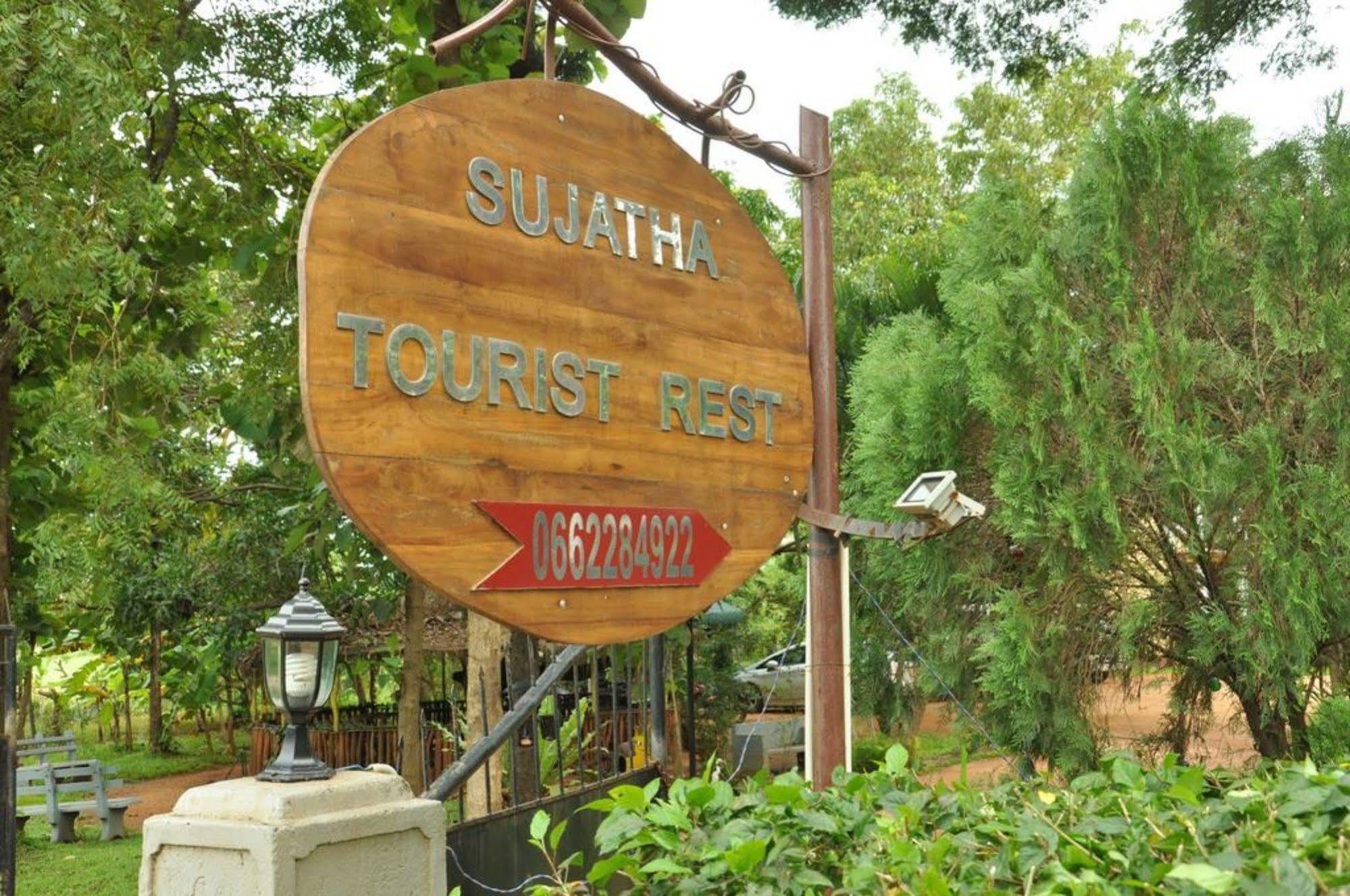 Sujatha Tourist Rest Otel Dambulla Dış mekan fotoğraf